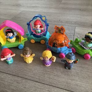 Fisher Price Little People 4 Disney Parade Floats And 8 Disney Figures